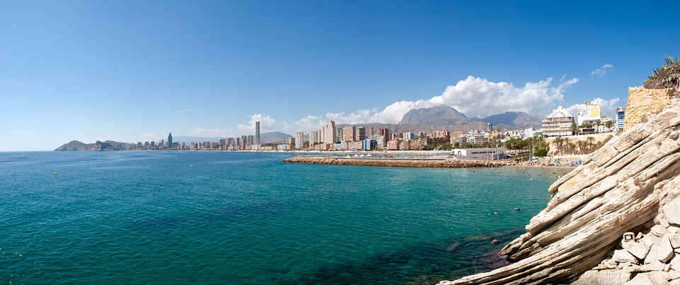 Foreigners continue to choose real estate on the Costa Blanca to buy a property