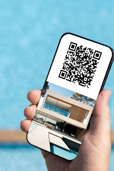 ​How to create QR codes for real estate agencies and how to integrate them with your CRM 